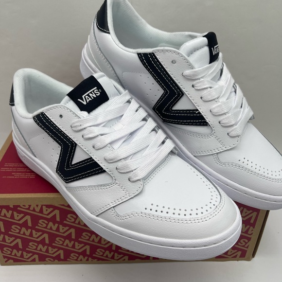 Vans WMNS White and Black Shoes Lowland 2.0
White/Black
VN000D6RYB2 Sneakers - Picture 7 of 16